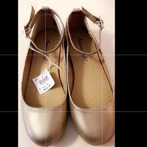 Girls gold flats size 3.